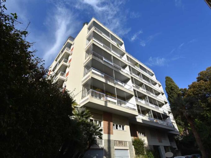 Elegante appartamento in Vendita a Sanremo, zona Comune - Villa Ormond