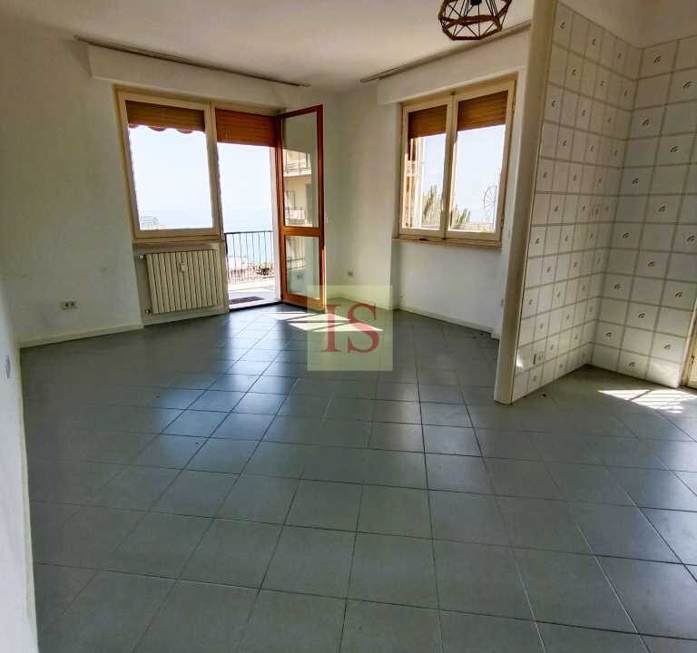 Sanremo-quadrilocale-con-posto-auto-e-vista-mare (12)