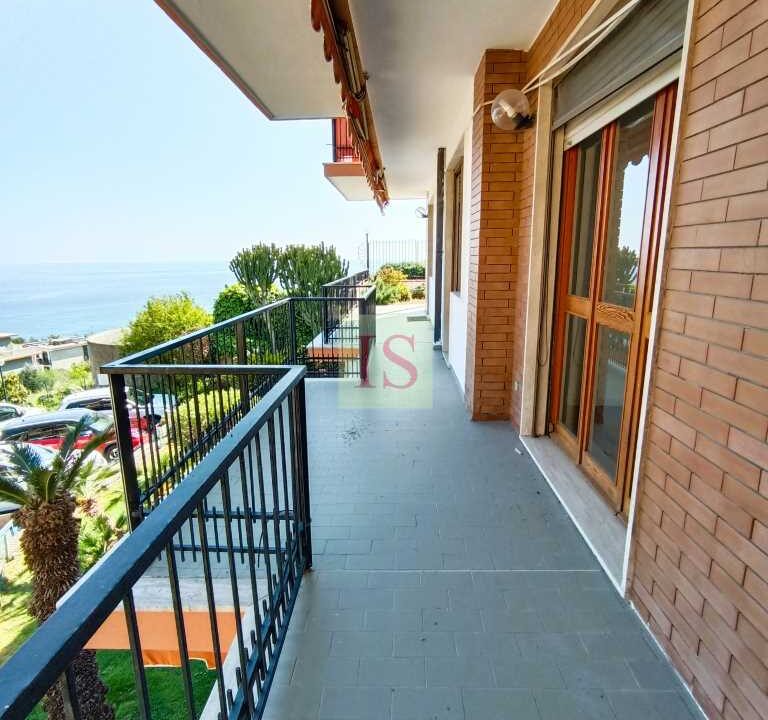 Sanremo-quadrilocale-con-posto-auto-e-vista-mare (15)