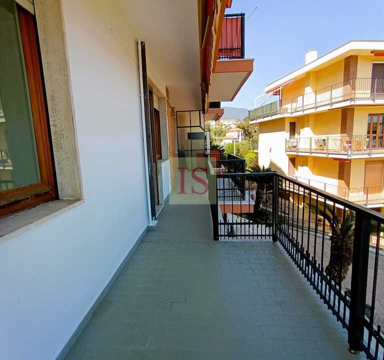 Sanremo-quadrilocale-con-posto-auto-e-vista-mare (16)