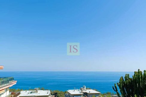 Sanremo-quadrilocale-con-posto-auto-vista-mare-giardino