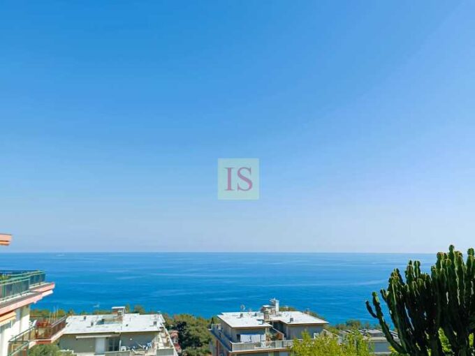 Sanremo-quadrilocale-con-posto-auto-vista-mare-giardino