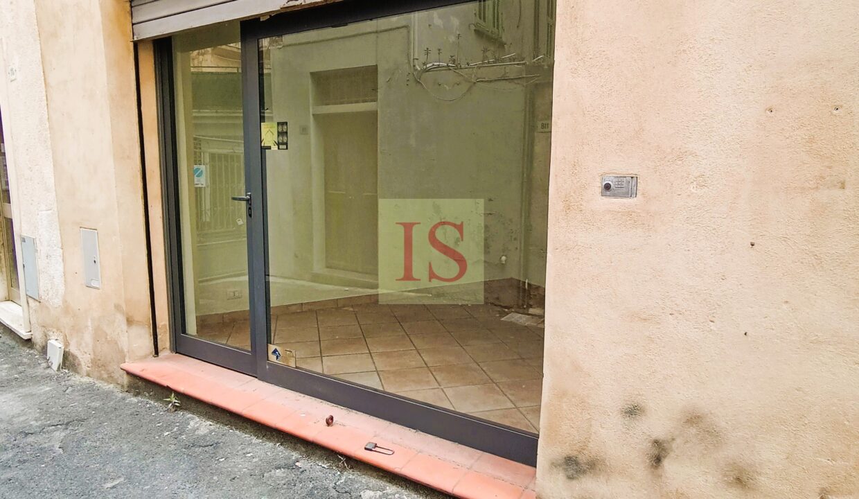 Sanremo-centro-locale-uso-laboratorio
